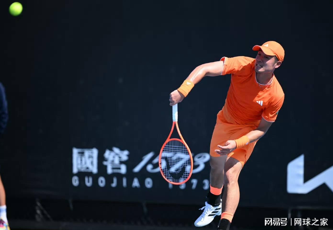 赏金女王模拟器-吴易昺迎开门红，感冒后又透露腿伤，调侃只记得下轮对手脱发严重