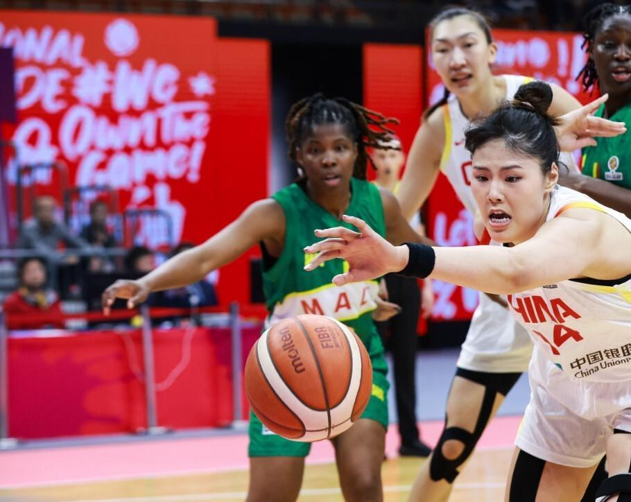 赏金女王模拟器-世预赛开门红！李月汝21+11，三大中锋均上双，中国女篮81-68马里