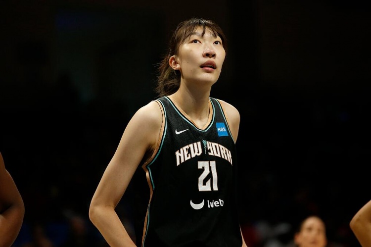 赏金女王-WNBA季前赛砍20分！韩旭：尽100%的努力去打 执行教练布置的内容